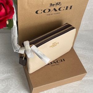 ✅SALE🆕Coach Wristlet.